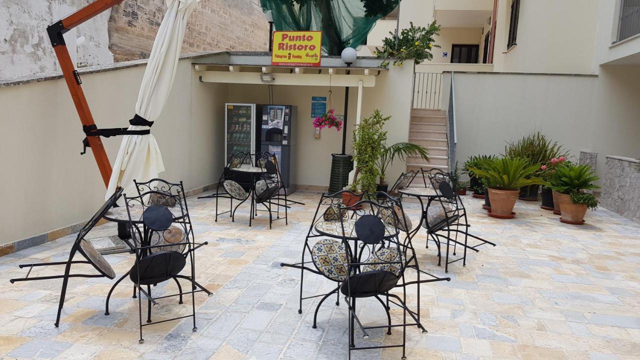 الشقق الفندقية أوترانتوفي  Catona House المظهر الخارجي الصورة