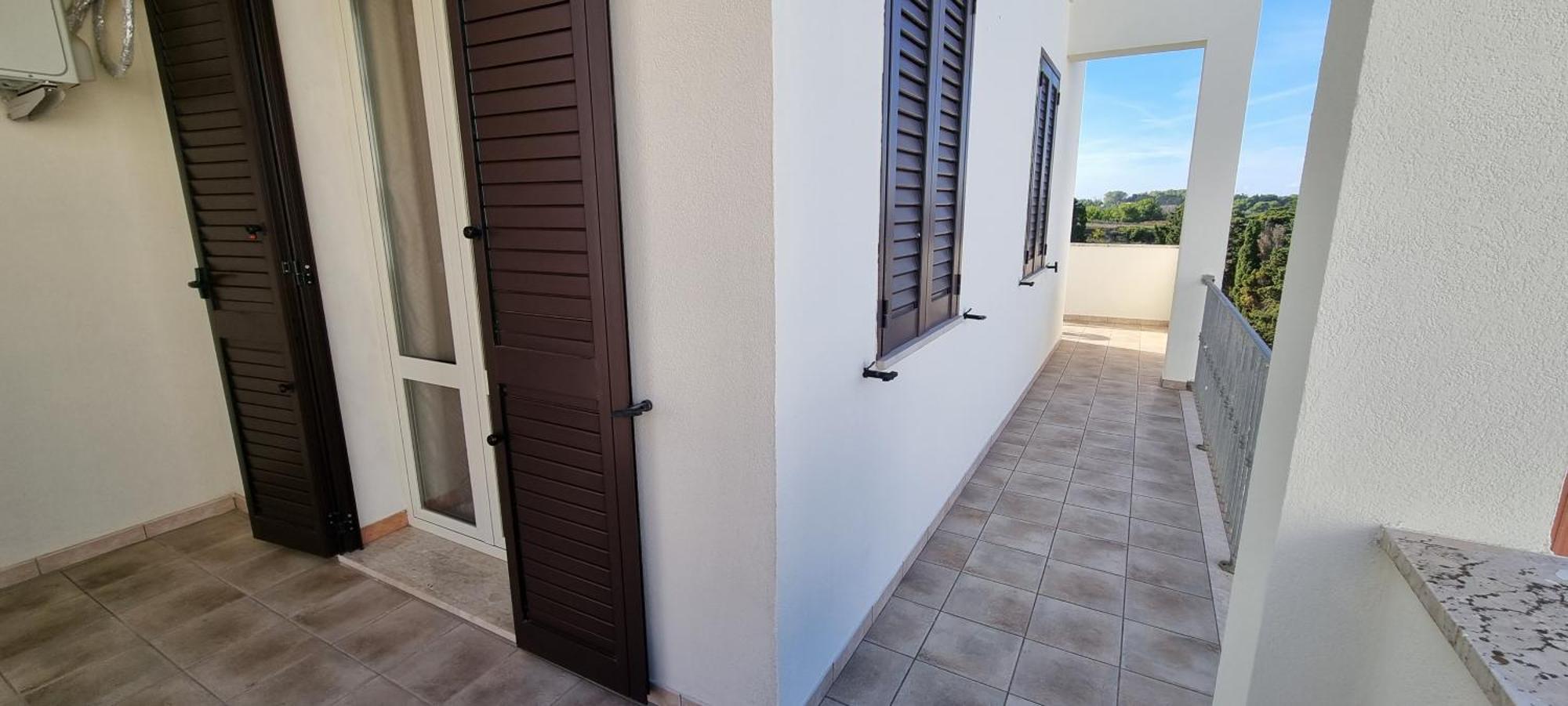 الشقق الفندقية أوترانتوفي  Catona House المظهر الخارجي الصورة
