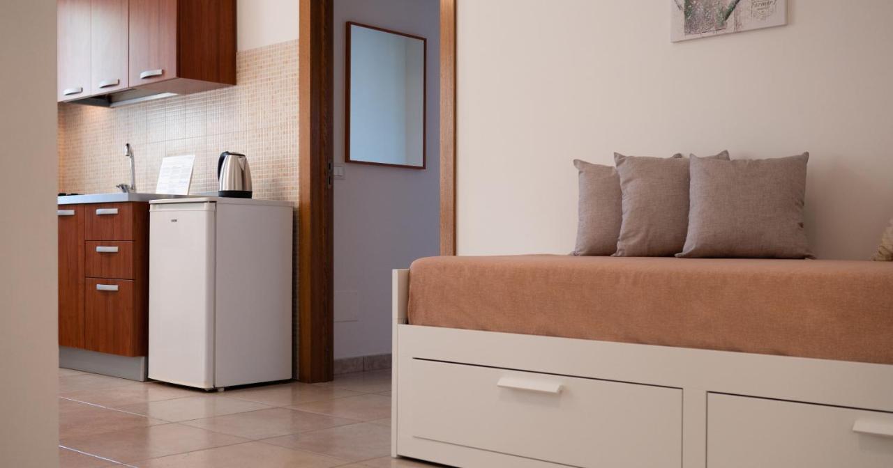 الشقق الفندقية أوترانتوفي  Catona House المظهر الخارجي الصورة