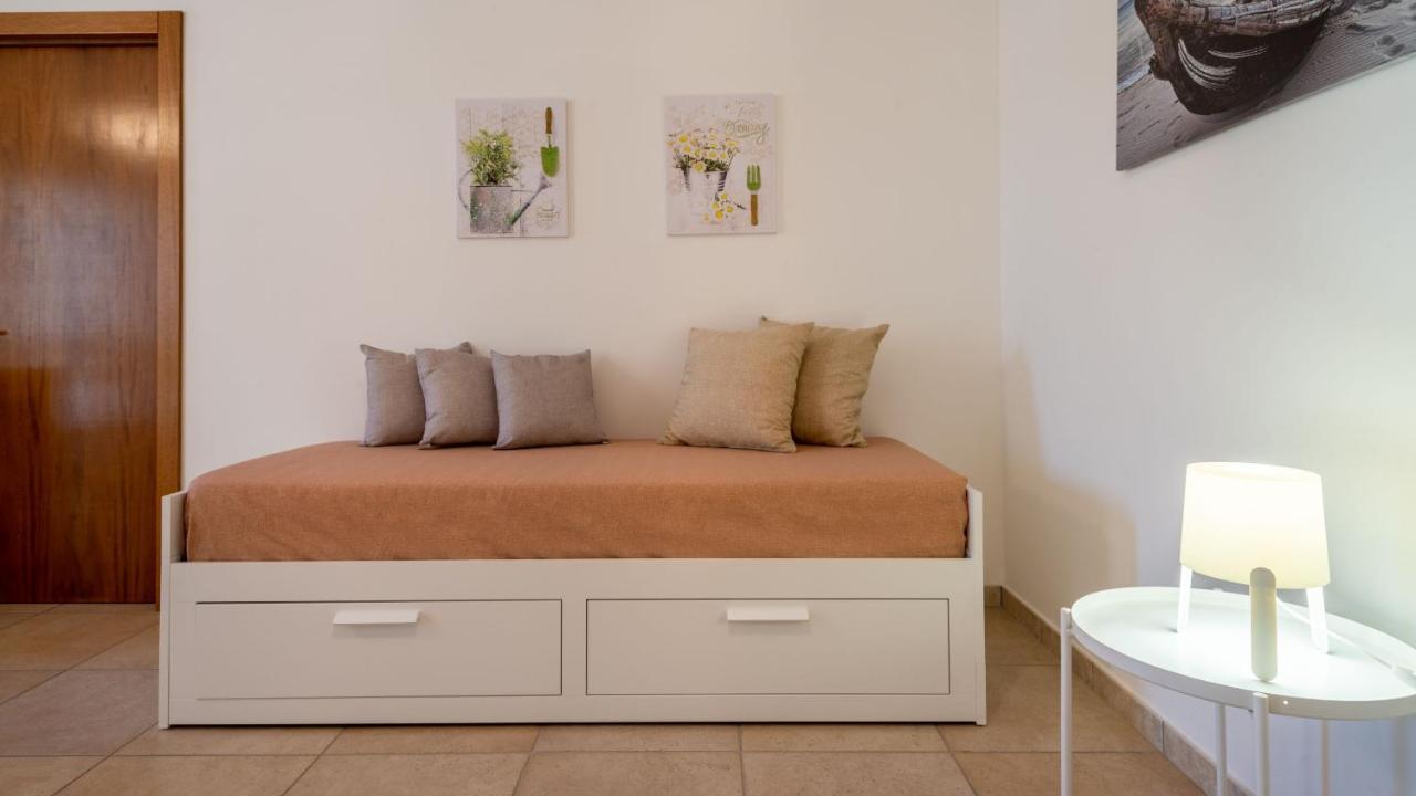 الشقق الفندقية أوترانتوفي  Catona House المظهر الخارجي الصورة