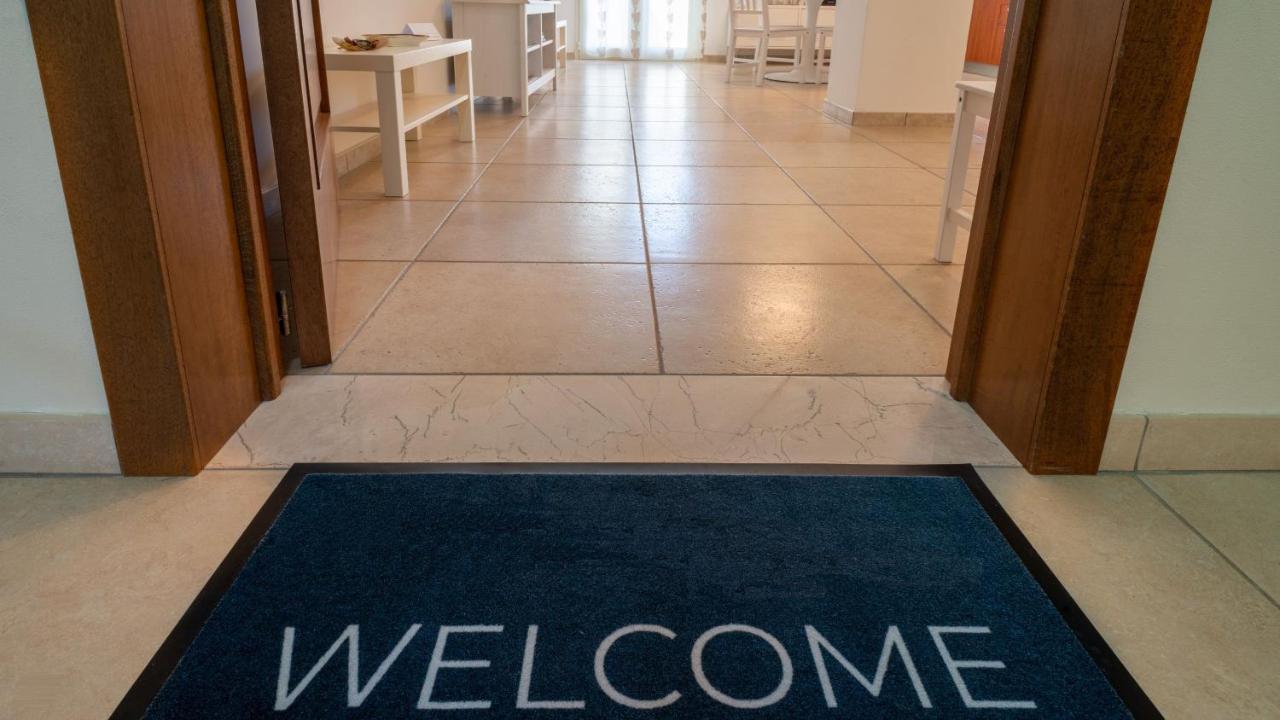 الشقق الفندقية أوترانتوفي  Catona House المظهر الخارجي الصورة